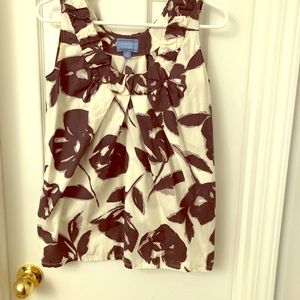 Women’s Sleeveless Blouse.